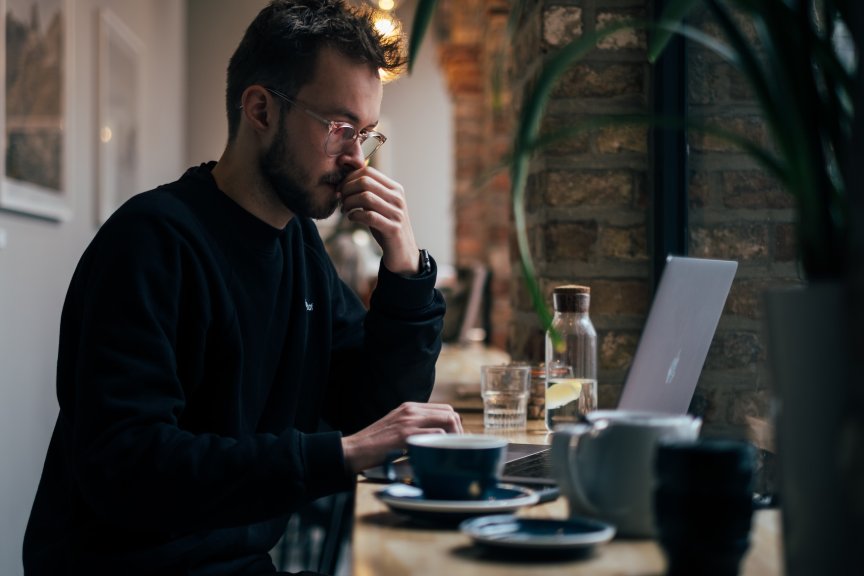 a picture showing a man getting started with pre-built dropshipping store